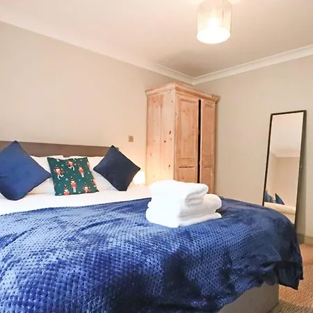 Centre 1 Bed Apartment- Hopewell Apartment *
