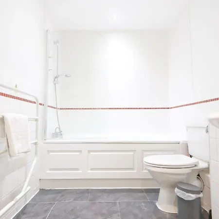 Centre 1 Bed Apartment- Hopewell アパート *